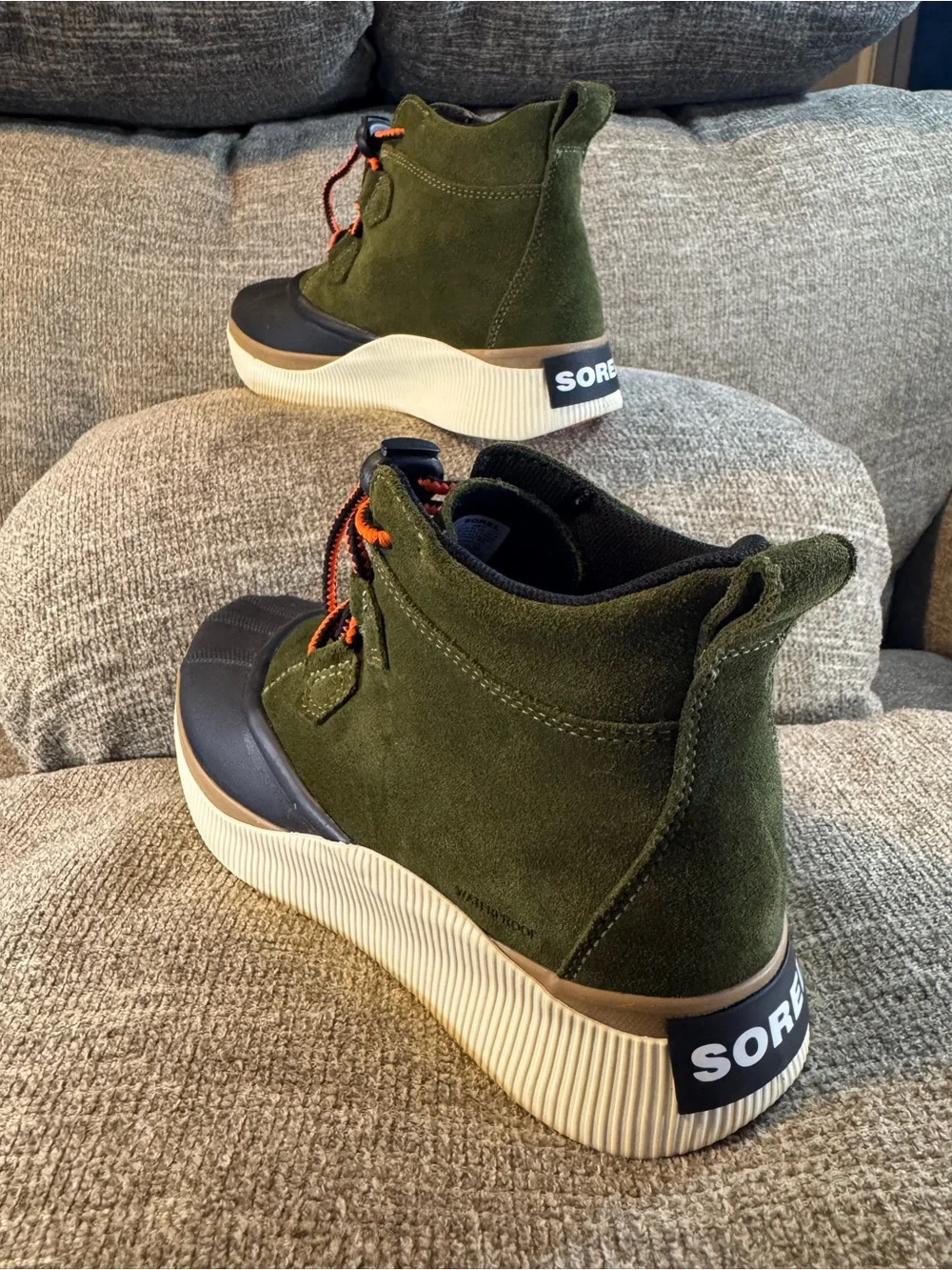 SOREL Out N About IV Classic Waterproof Boots Utility Green/Black Size 6